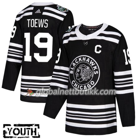 Chicago Blackhawks Hockeydrakt Jonathan Toews 19 2019 Winter Classic Svart Adidas Authentic - Barn